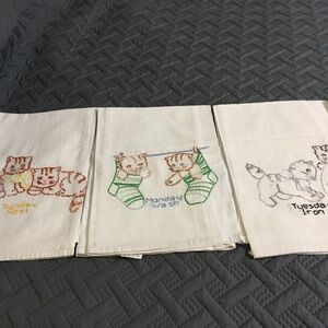 Cat-themed flour sack towels/ Days of the week chores Great condition